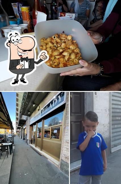 Siediti a un tavolo di Caffetteria Milady