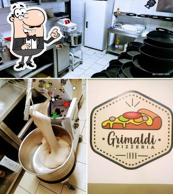 Siediti a un tavolo di PICCOLO Grimaldi pizzeria