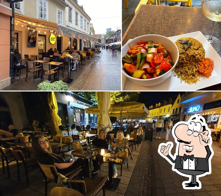 Dai un'occhiata agli interni di Curry Bowl