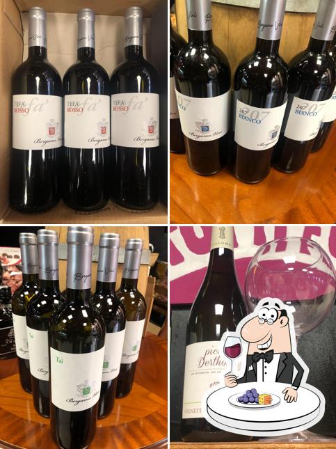 È gradevole godersi un bicchiere di vino a ENOTECA TUTTI FUSI & SFUSI