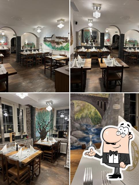 Siediti a un tavolo di Restaurant Ticino