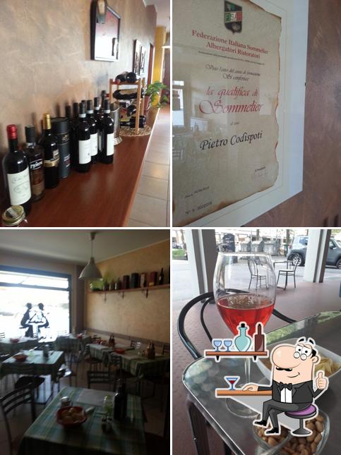 Dai un'occhiata agli interni di Caffettiera del Portico di Codispoti Pietro