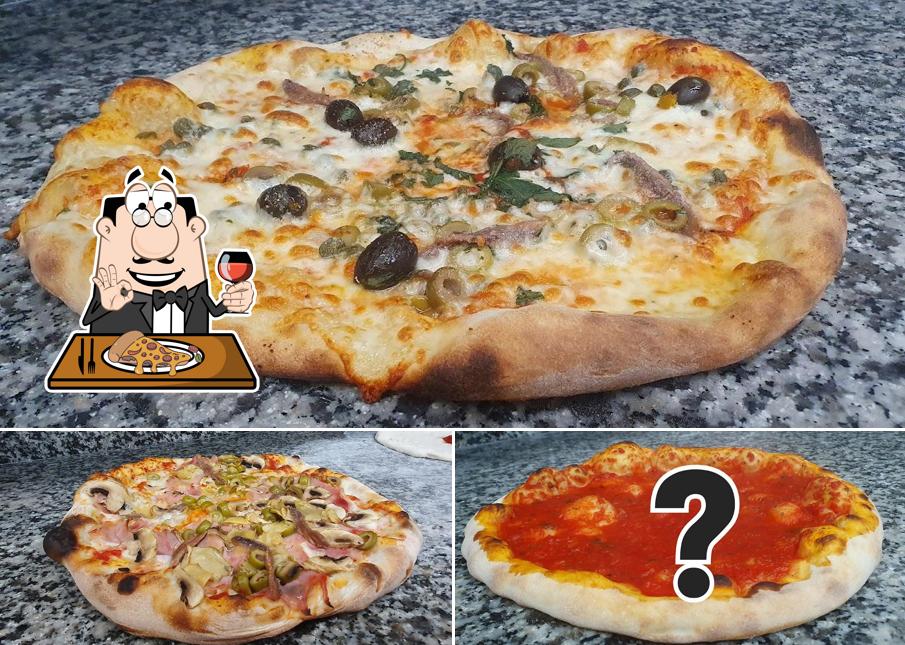 Scegli una pizza a Pizzeria Vallemiano da Luigi