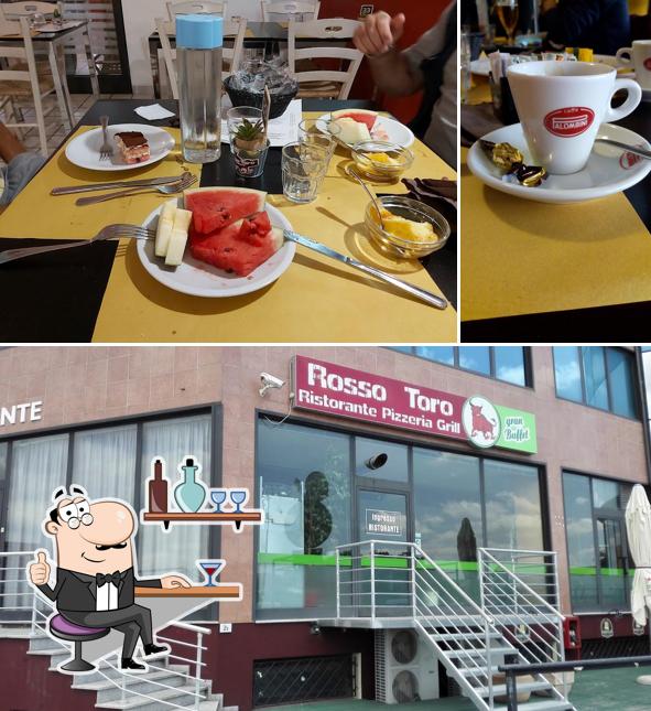 Siediti a un tavolo di Rosso Toro