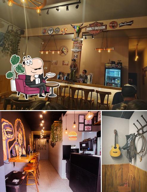 O interior do OTTO´S BURGER & BBQ