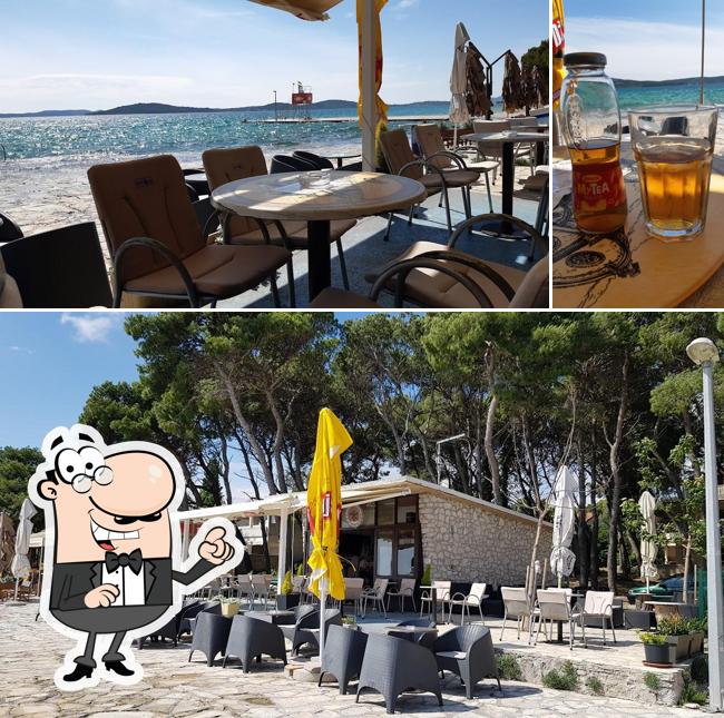 Caffee bar H2O si caratterizza per la interni e cibo