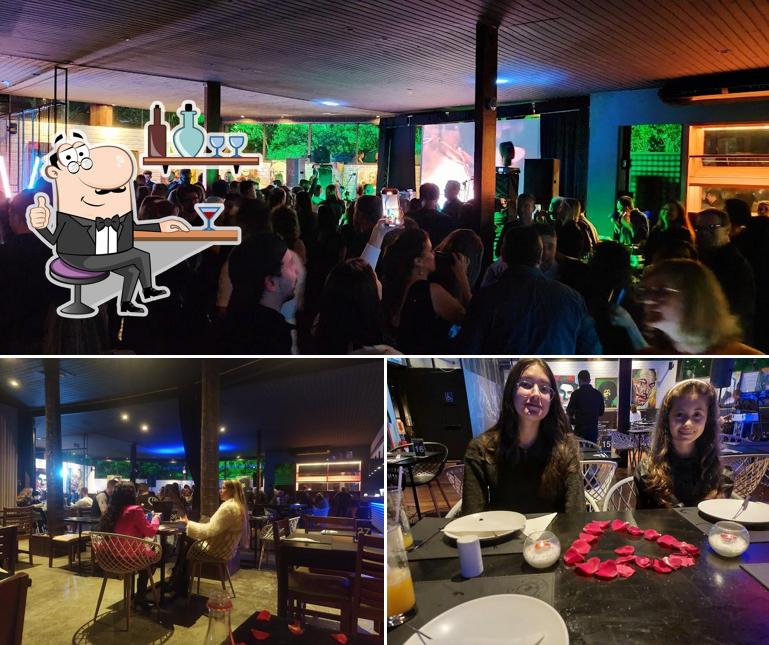 A interior e comida do restaurante