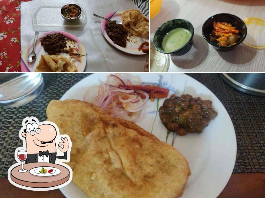 Food at Pind Bhatura