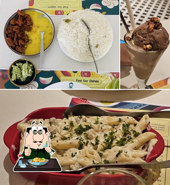 Macaroni and cheese at 7th Lounge