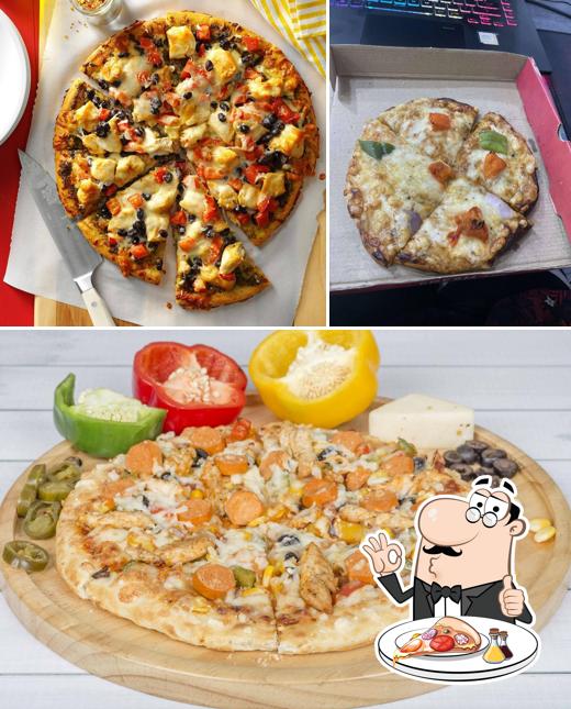 Try out pizza at Royal Cafe