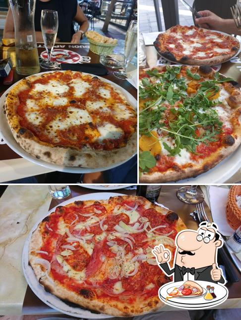 Scegli tra le svariate varianti di pizza