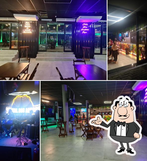 O interior do Quintal dos Amigos Lounge & Bar