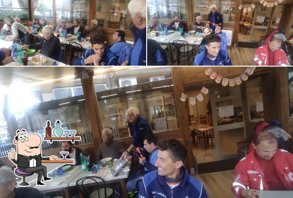 Gli interni di Pizzeria Bar...Zelletta