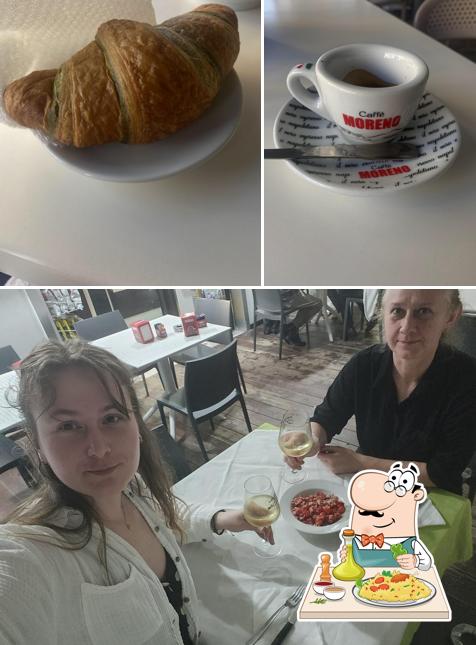 Forum Cafè si caratterizza per la cibo e interni