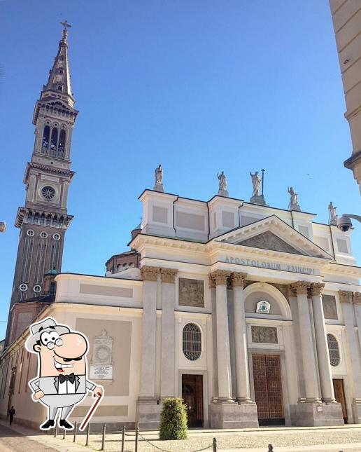 Guarda gli esterni di Duomo