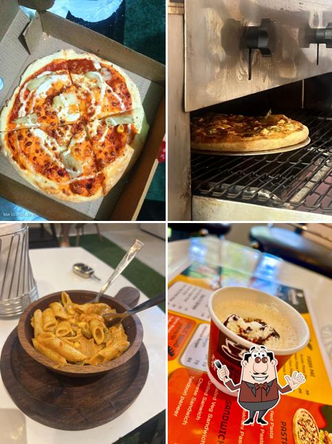 Food at Sidewalk pizza