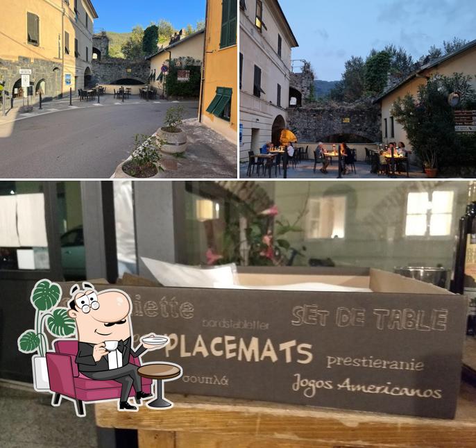 Dai un'occhiata agli interni di Tre Archi pizzeria paninoteca