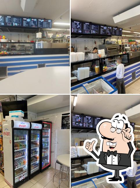 Siediti a un tavolo di Imren Market & Imbiss