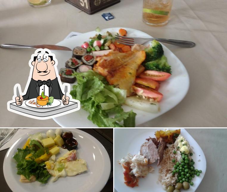 Comida em Pizzaria Tropical