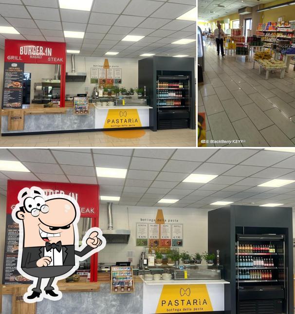 Gli interni di Autogrill Bagali Est