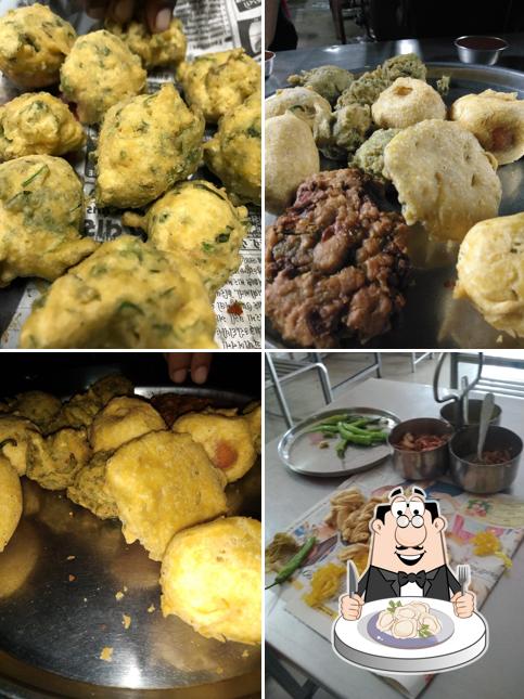 Dumplings at Rokadiya Bhajiya House