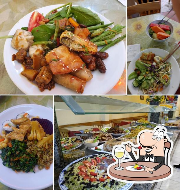 Comida em Restaurante Sui Yuan Vegetariano oriental