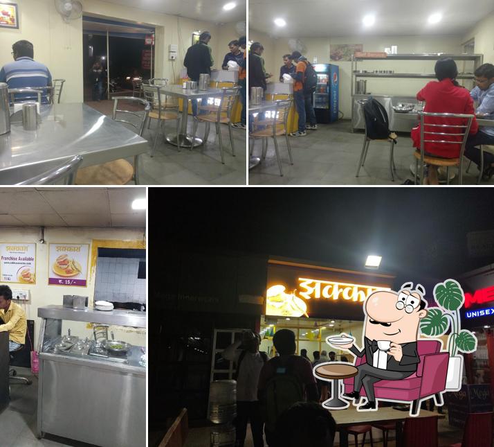 The interior of झक्कास