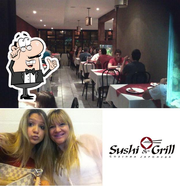 O interior do Sushi & Grill