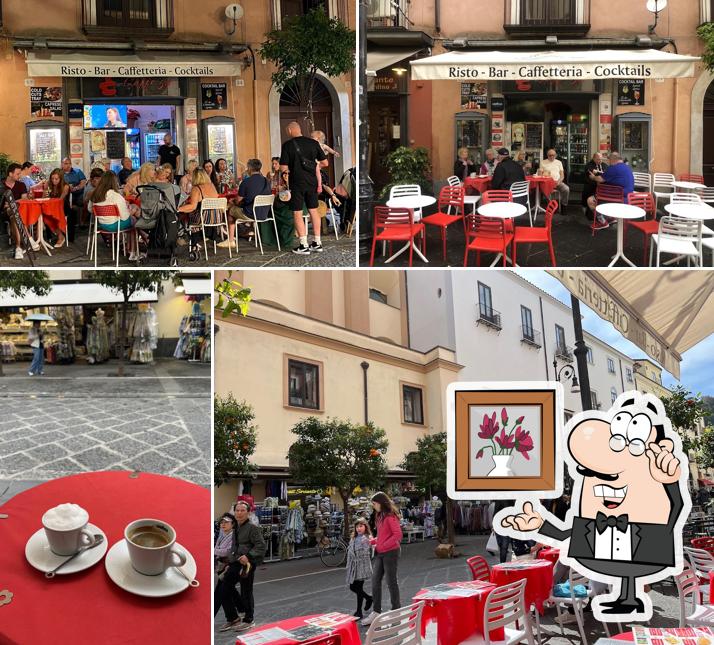Siediti a un tavolo di Caffè54