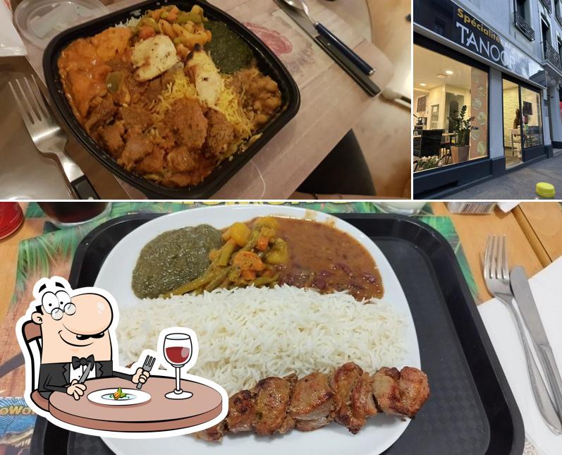 Tanoor Restaurant si caratterizza per la cibo e interni