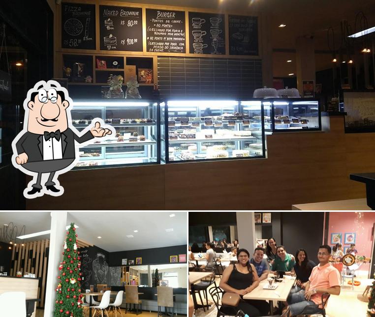 Sente em uma das mesas no BROWNIE BROS