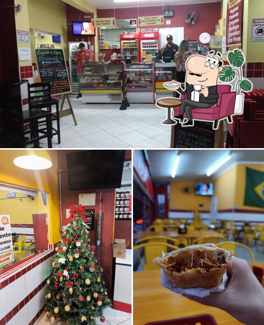 Sente em uma das mesas no Pastelaria da Sogra