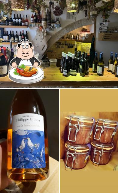 La immagine di cibo e interni da Enoteca La Cantina del Vino