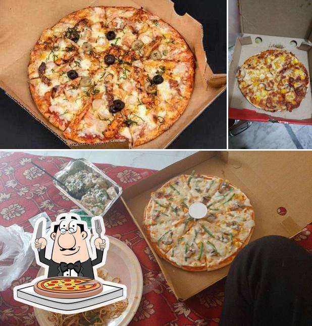 Try out pizza at Smokey Food Junction