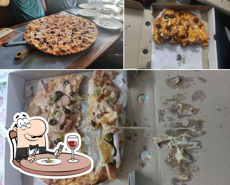 Food at Sijis Pizza Street