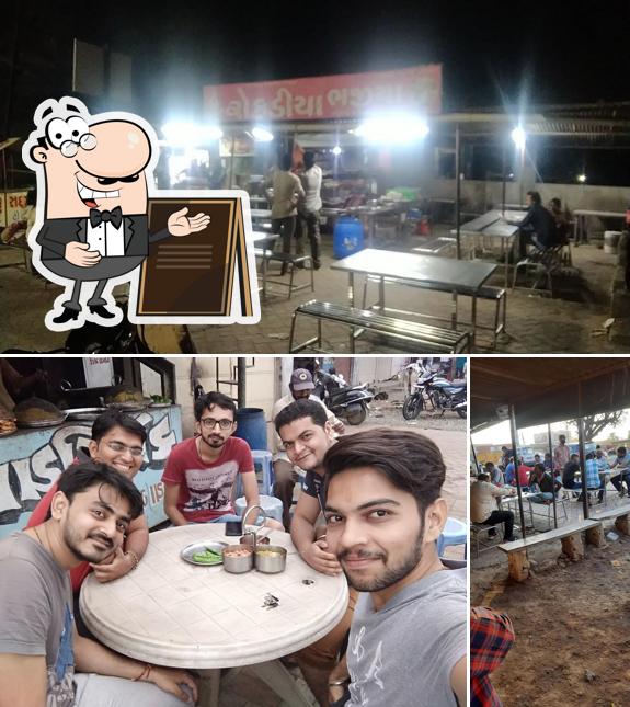 Check out how Rokadiya Bhajiya House looks outside