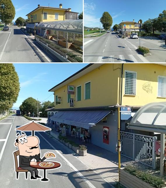 Goditi la vista dall'area esterna di Bar Stazione