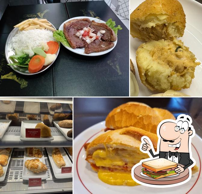 Sanduíches de queijo grelhado em Restaurante e Café Bom Gosto