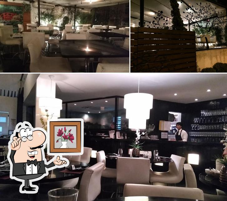 A interior e exterior do restaurante