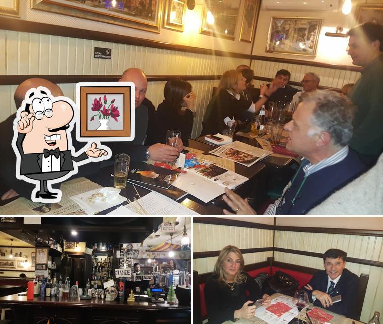 Siediti a un tavolo di Dorian Gray Public House