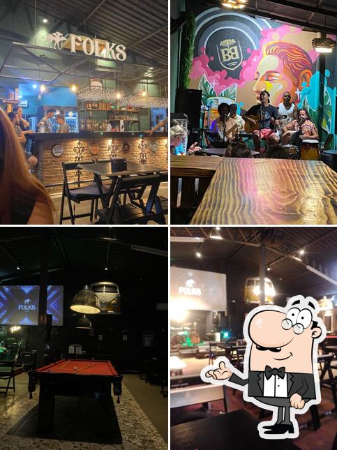 O interior do Folks Bar