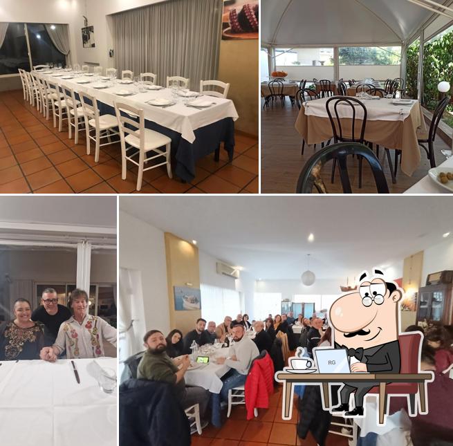 Siediti a un tavolo di Dal Mollusco
