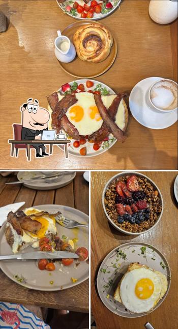 O interior do Café da Carol