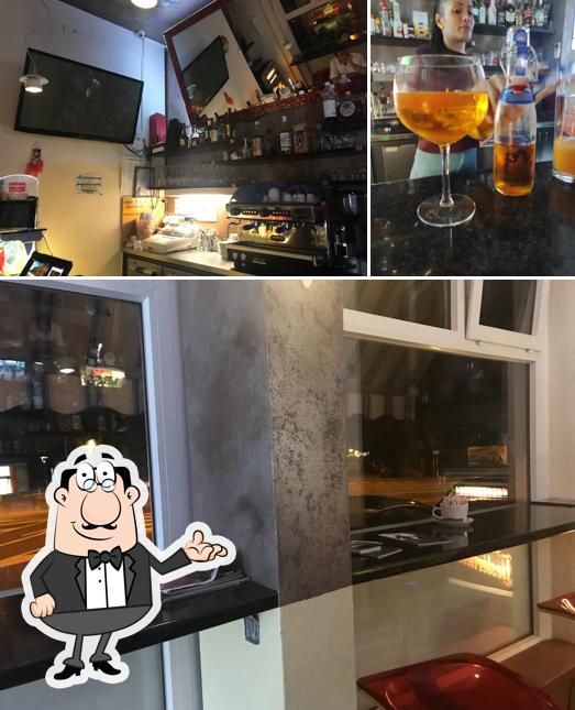 Siediti a un tavolo di Bar Tea