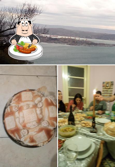 Dai un’occhiata alla foto che presenta la cibo e esterno di Bar Capitol