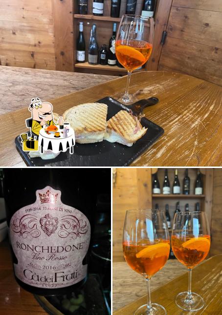 La foto di cibo e vino da Bar El Becalen