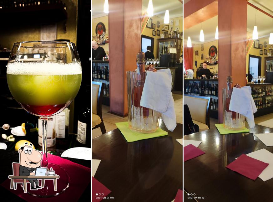 Siediti a un tavolo di Caffe' 412