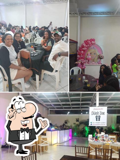 O interior do Full House Rodízio de Comida de Festa