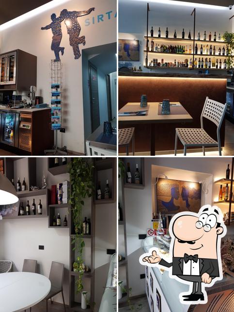 Dai un'occhiata agli interni di Sirtaki Cucina e Bottega Greca Dai un'occhiata agli interni di Sirtaki Cucina e Bottega Greca
