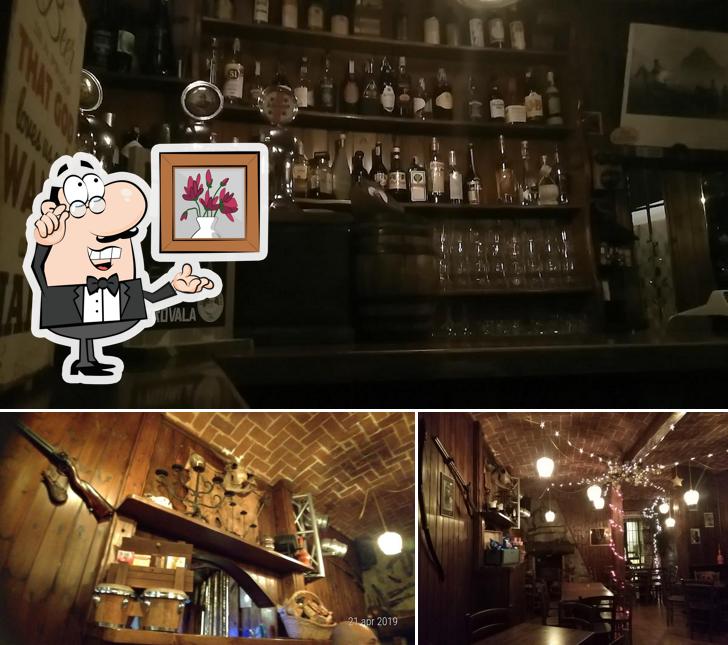 Siediti a un tavolo di Winchester Saloon